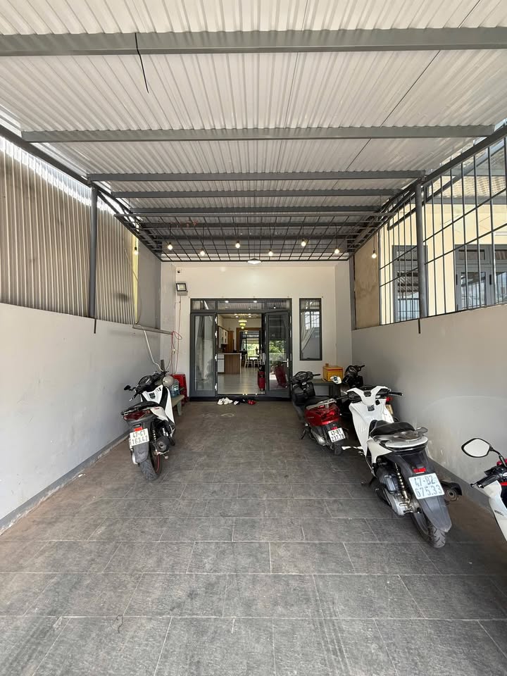 Nhà 1 Mê Hẻm Cấp 1 Đồng Khởi 125m² giá 5.5 tỷ - Vị trí trung tâm tiện ích