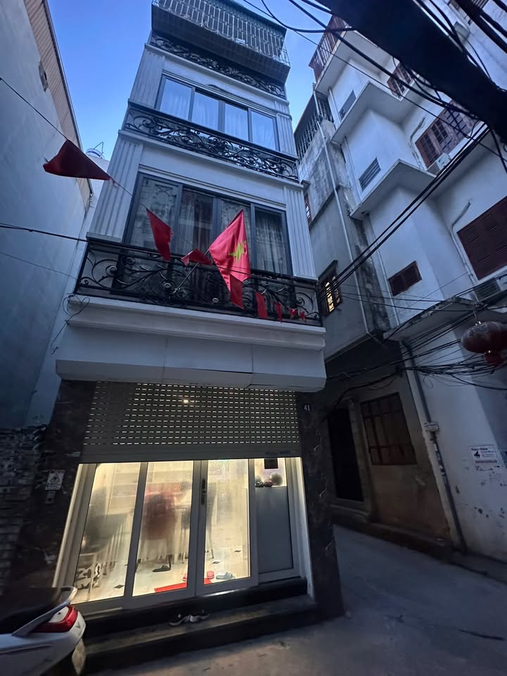 Nhà Định Công Thượng 36m² giá 10.95 tỷ - Ô tô đỗ cửa, chính chủ!