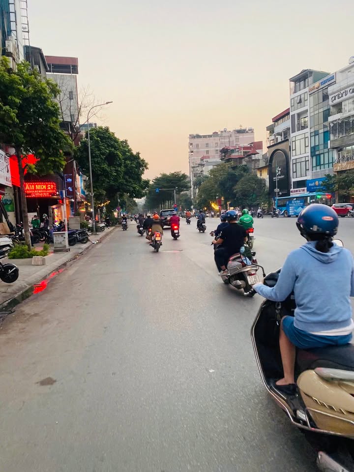 Nhà mặt phố Kim Mã, Ba Đình 56m² giá nhỉnh 21 tỷ - Đầu tư sinh lời vượt trội!