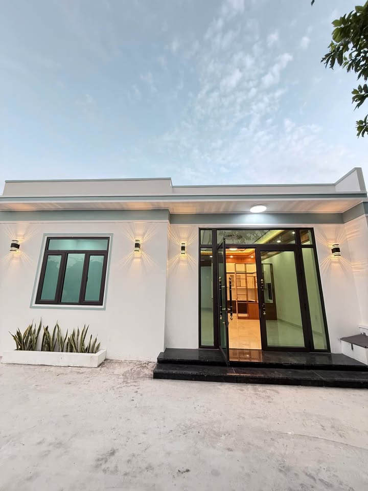 Nhà phố Ninh Dương, Móng Cái 95m² giá 2 tỷ - Thiết kế hiện đại, sẵn sàng vào ở!