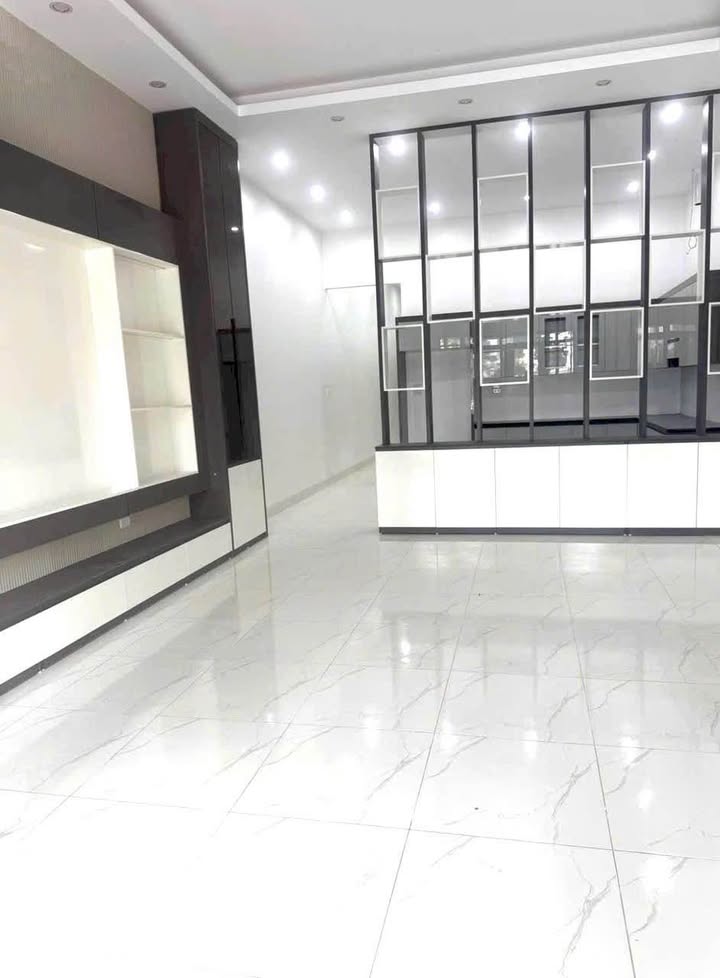 Nhà cấp 4 đường Nguyễn Tri Phương, Hải Yên 103m² giá 3 tỷ - Thiết kế hiện đại, sẵn sàng vào ở!