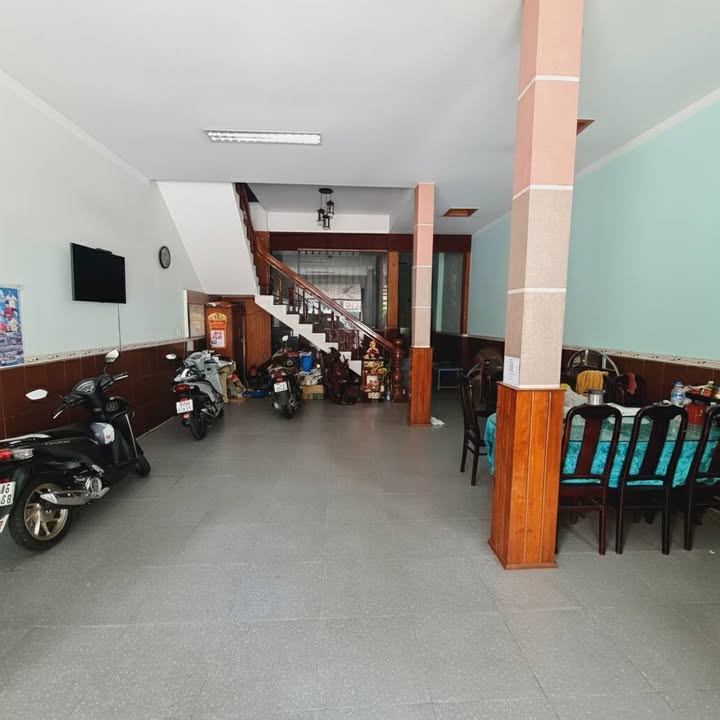 Bán nhà mặt tiền Quang Trung, Quảng Ngãi 271m² giá 24 tỷ - Kinh doanh đắc địa!