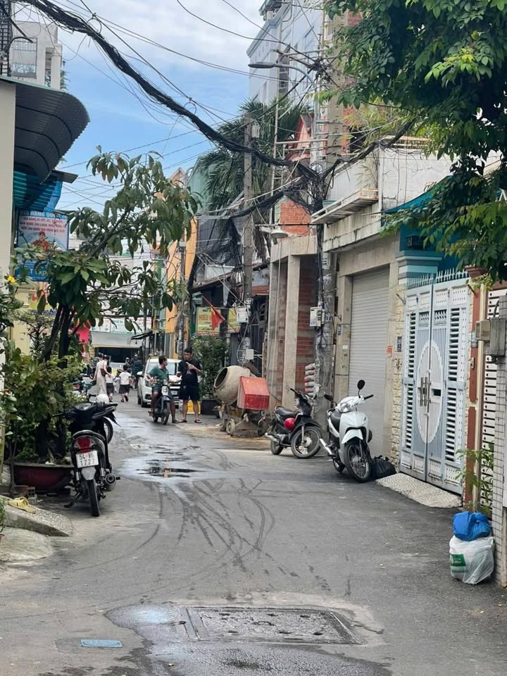 Nhà bán Gò Vấp 70m² giá 4.5 tỷ - Hẻm xe hơi thuận tiện