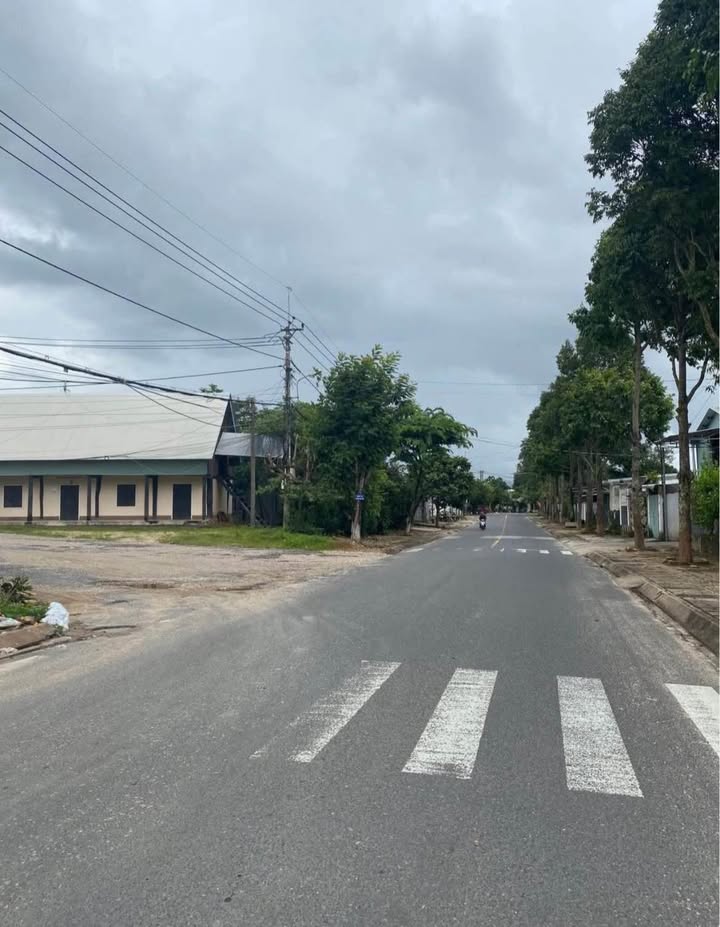 Đất nền Hẻm Bắc Cạn, Kon Tum 180m² giá 1 tỷ - Khu dân cư đông đúc!