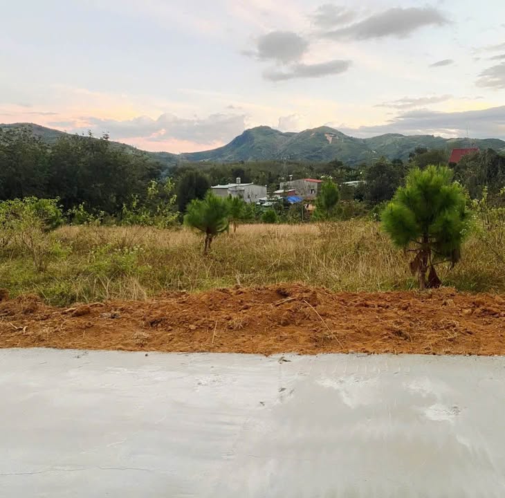 Lô đất thổ cư 270m² xã Chư Hreng, Kon Tum giá 200 triệu - Bán gấp!