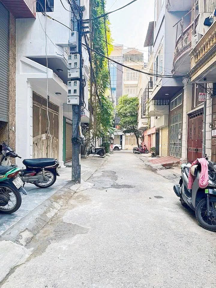 Nhà 2 tầng đường Tân Quý, Tân Phú 40m² giá chỉ 2.x tỷ - Sổ hồng riêng, cơ hội hiếm có!