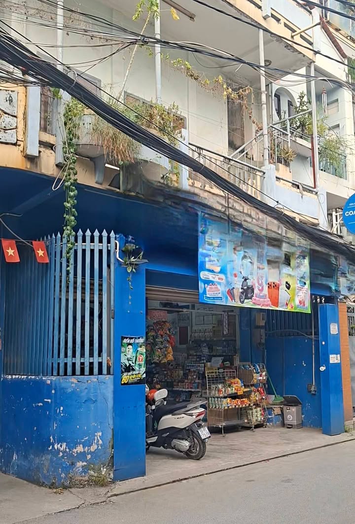 Căn góc 2 mặt tiền Lạc Long Quân, Tân Bình 105m² giá 15.8 tỷ - Đầu tư sinh lời ngay!
