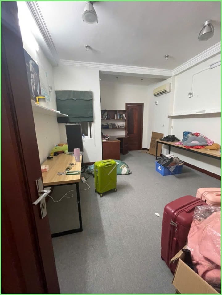 Nhà cho thuê mặt tiền đường Hoa Hồng, Phú Nhuận 72m² giá 32 triệu - Kinh doanh sầm uất!