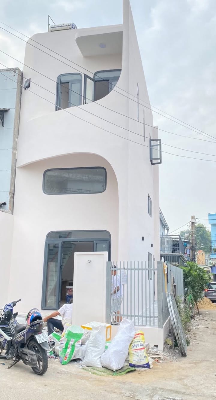 Nhà đẹp 3 tầng mặt tiền Tam Bình 60m² giá 4.6 tỷ - Sẵn sàng vào ở!