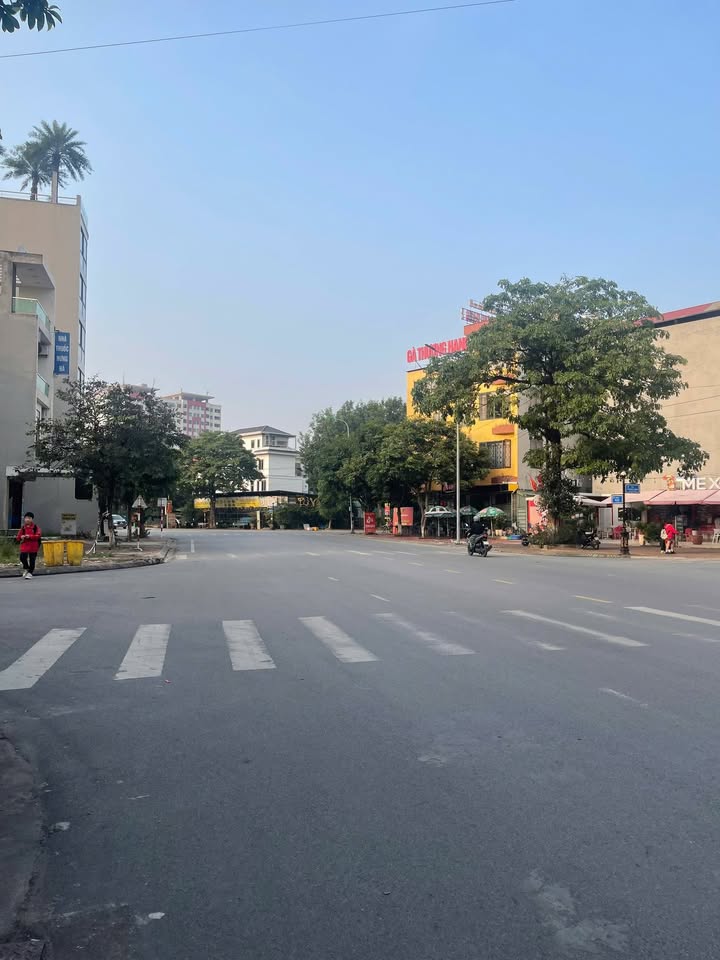 Nhà 4 tầng mặt đường Âu Cơ, Phường Kinh Bắc 80.8m² - Gần trường FPT!