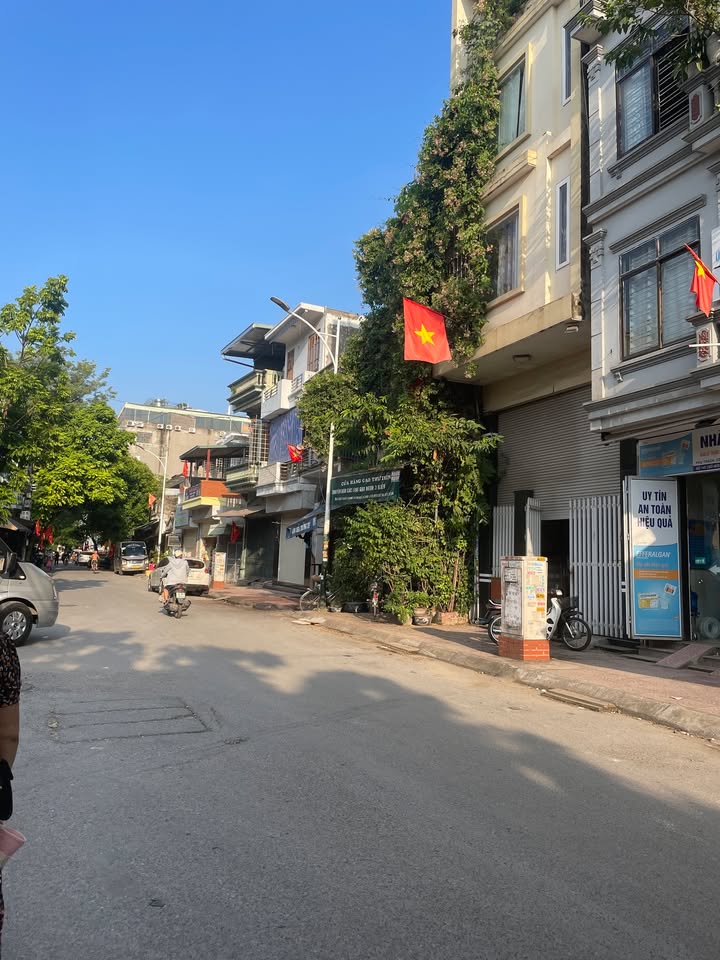 Nhà 5 tầng mặt đường Hạ Lý 100m² giá 12.5 tỷ - Vị trí đắc địa, tiềm năng tăng giá!