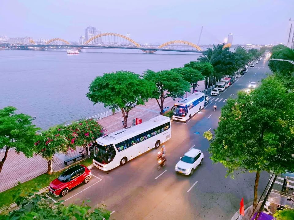 Khách sạn 9 tầng mặt tiền Bạch Đằng 54m² giá 20 tỷ - Đầu tư sinh lời tại Đà Nẵng!