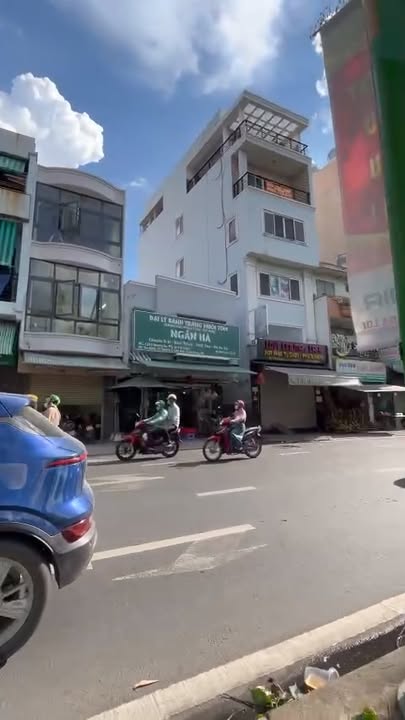 Nhà cho thuê nguyên căn 1313 Hoàng Sa, Tân Bình 3PN - View bờ kè thoáng mát!