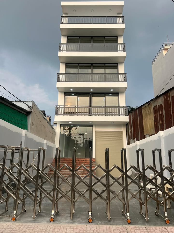 Cho thuê tòa nhà mặt tiền Nguyễn Văn Tăng 259m² giá 140 triệu - Lợi thế vị trí đắc địa!