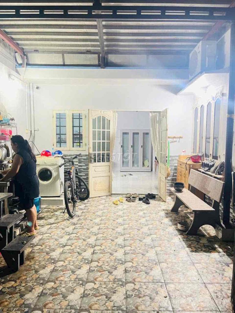 Nhà phố Tân Đông Hiệp, Dĩ An 94.5m² giá 3.05 tỷ - Gần trung tâm y tế!