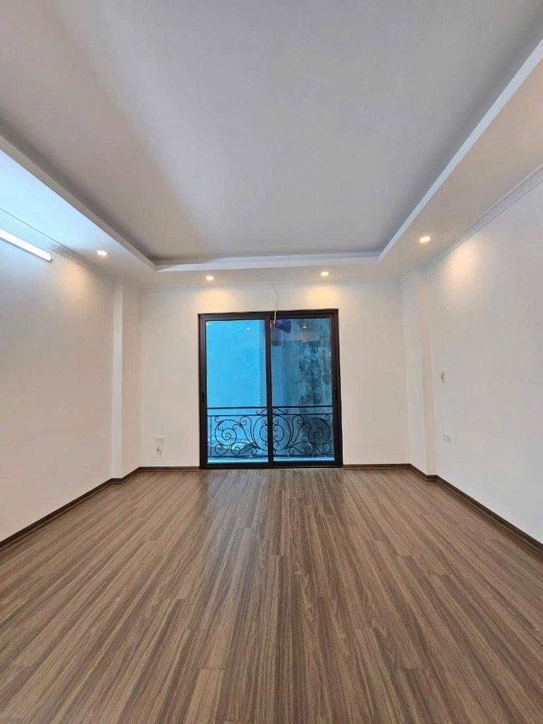 Nhà riêng Đống Đa 32m² giá 10.2 tỷ - Thiết kế hiện đại, sẵn sàng vào ở ngay!