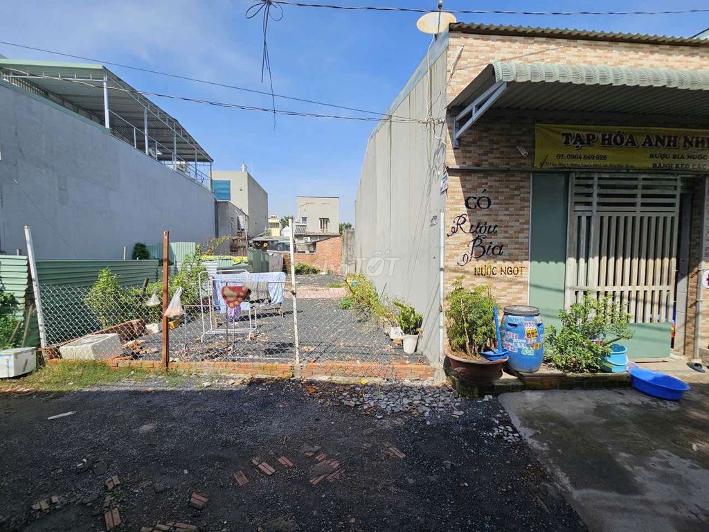 Đất Dĩ An 148m² giá 5,7 tỷ - Vị trí đắc địa gần chợ Đông Hòa!