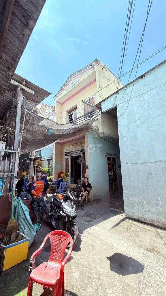 Nhà 1 trệt 1 lầu + 4 phòng trọ gần chợ Xóm Nghèo, Dĩ An - Giá chỉ 2.9 tỷ