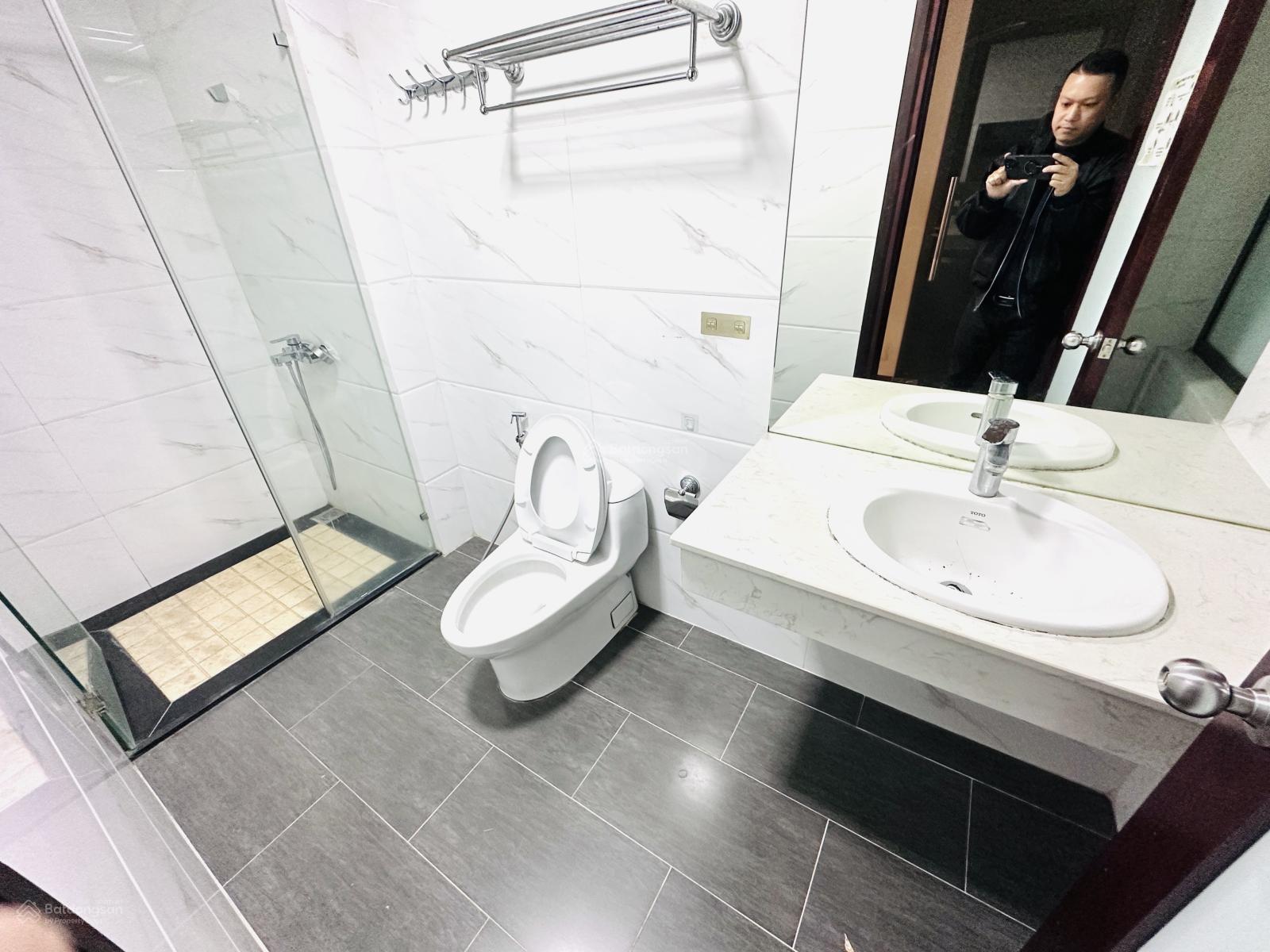 Cho Thuê Văn Phòng Tầng 2 Nguyên Hồng 50m² chỉ 11 triệu - Đầy đủ nội thất, vào làm ngay!