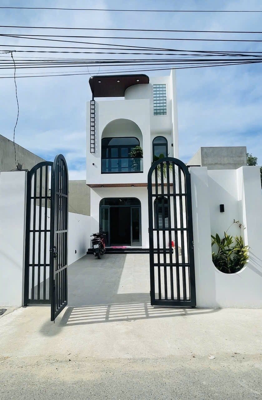 Nhà phố Tân An Thủ Dầu Một 110m² giá 2.25 tỷ - Thiết kế hiện đại, sẵn sàng ở ngay!