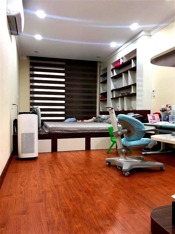 Nhà phân lô Lạc Trung 70m² giá 23.99 tỷ - Kinh doanh và ở ngay!