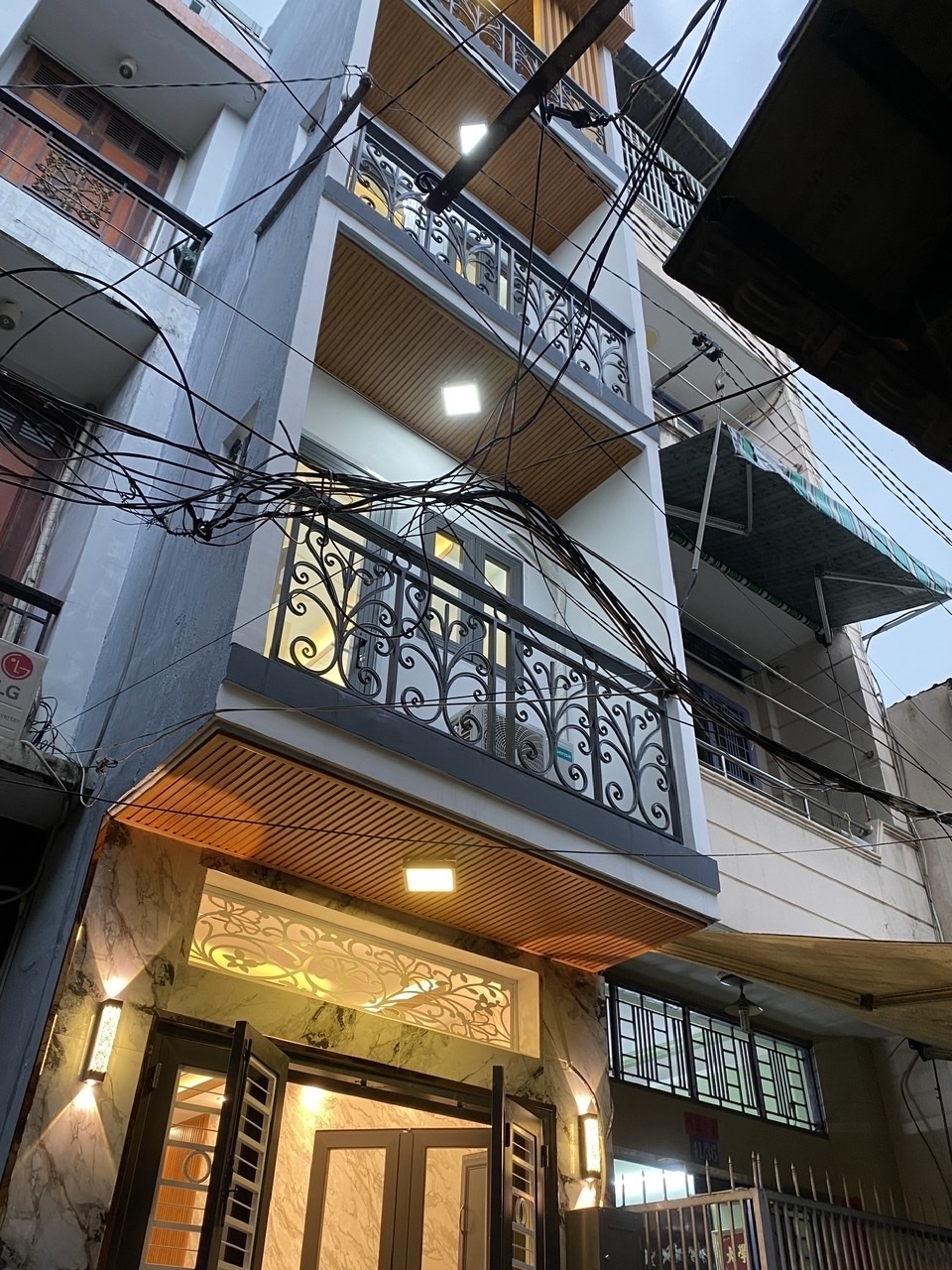 Nhà phố Quận 10 21m² giá 4.98 tỷ - Nhà mới ở ngay, hẻm xe hơi!