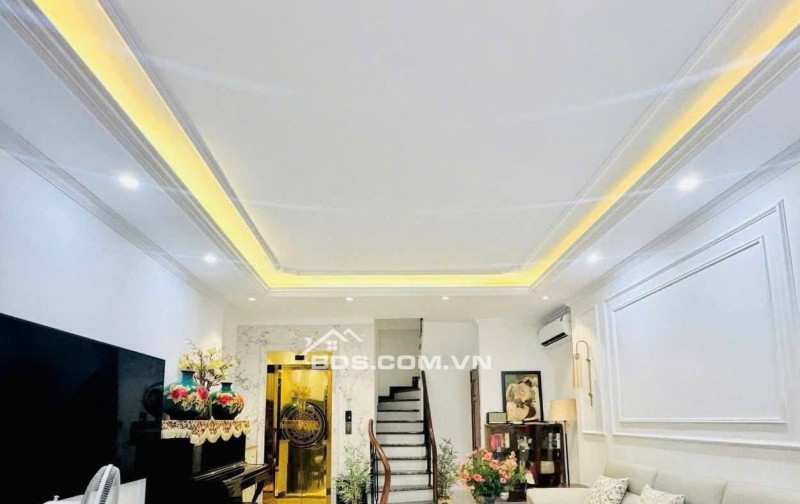 Nhà 5 tầng thang máy lô góc, Hồng Mai, Hai Bà Trưng 50m² giá 17.5 tỷ - Đẳng cấp và tiện nghi!