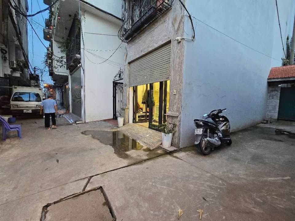 Nhà 7 tầng Thạch Bàn 32.4m² giá 8.8 tỷ - Thiết kế hiện đại, ô tô vào nhà!