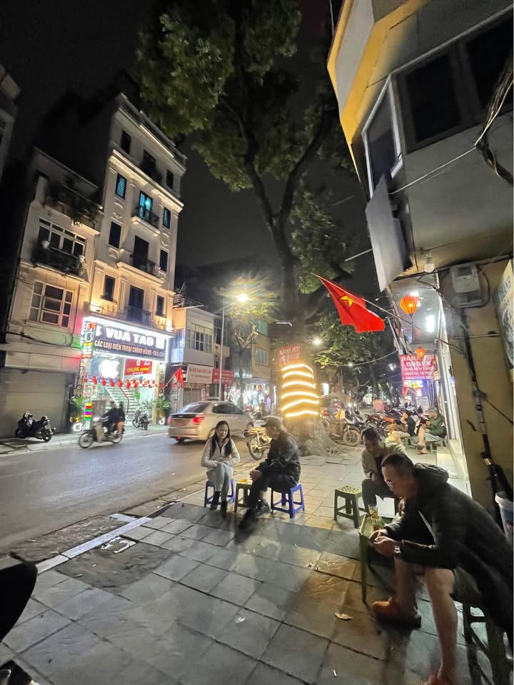 Nhà Tân Mai - Hoàng Mai 40m² giá thỏa thuận - Đầu tư sinh lời, lô góc 7 phòng ngủ!