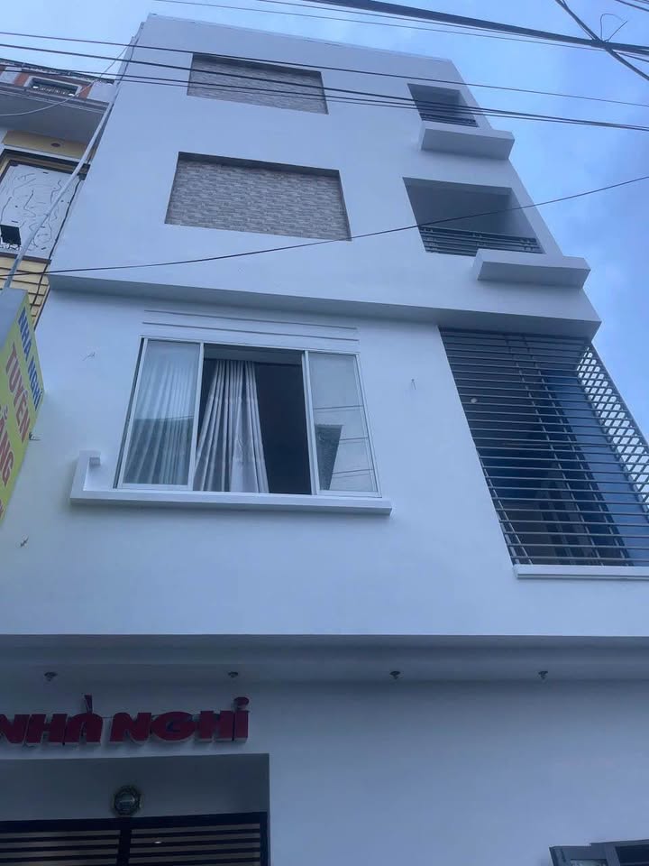 Nhà nghỉ 4 tầng đường Nguyễn Xiển, Nha Trang 108m² giá 8.5 tỷ - Dòng tiền ổn định!