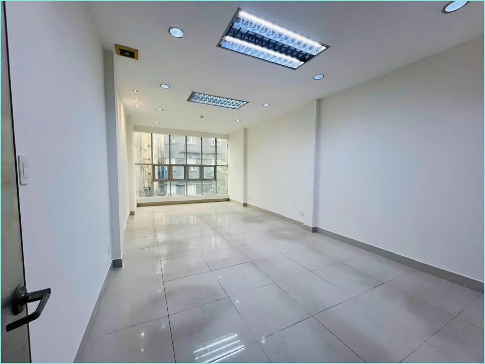 Nhà mặt tiền đường Nguyễn Thái Bình, Q.1, 72m² giá 130 triệu/tháng - Vị trí đắc địa, kinh doanh hiệu quả!