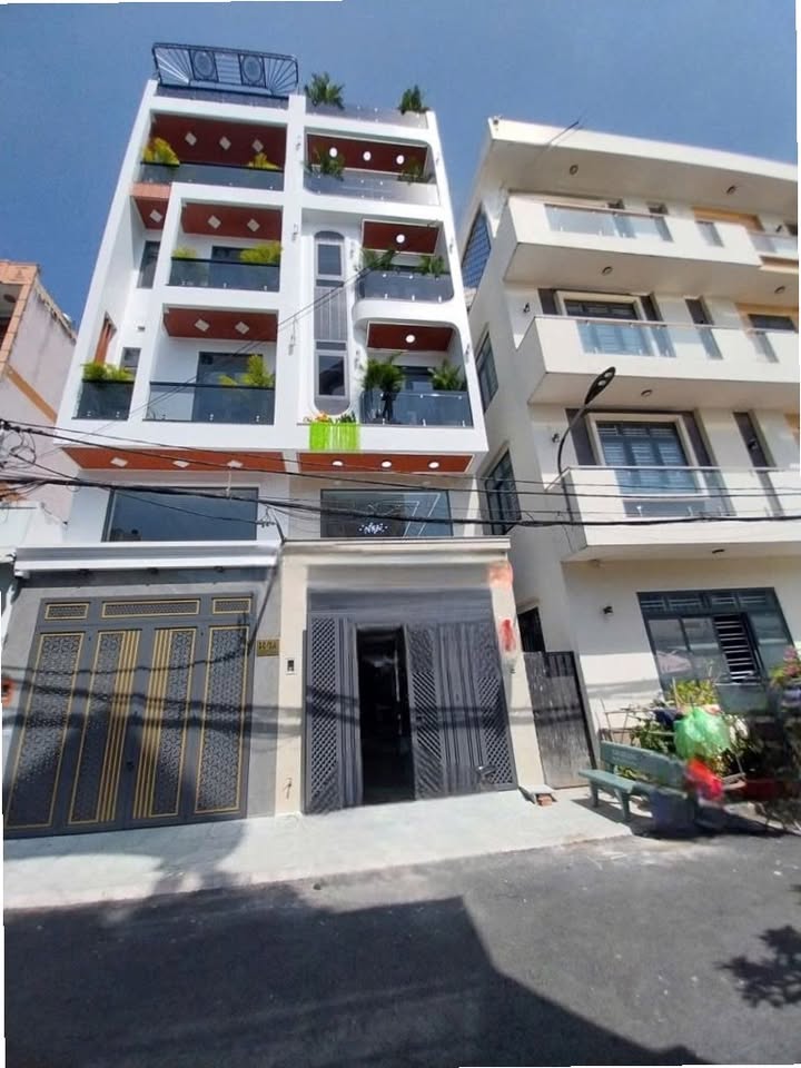 Nhà đẹp Trung Mỹ Tây 72m² giá 9 tỷ - Full nội thất cao cấp, sẵn sàng vào ở!