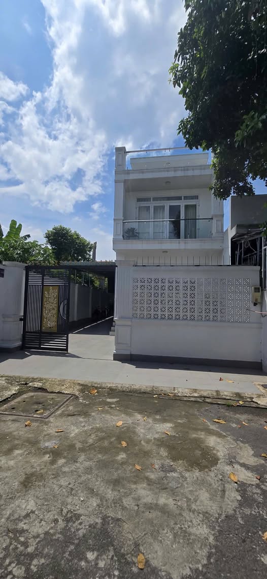 Nhà riêng 2 lầu tại Hóc Môn 180m² giá 7 tỷ - Sẵn sàng về ở ngay!