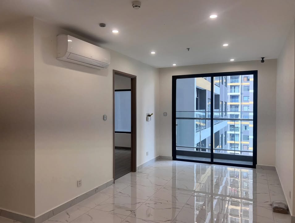 Căn hộ Vinhomes Grand Park Thủ Đức 69m² giá 4.3 tỷ - Hướng mát, view hồ bơi tuyệt đẹp!