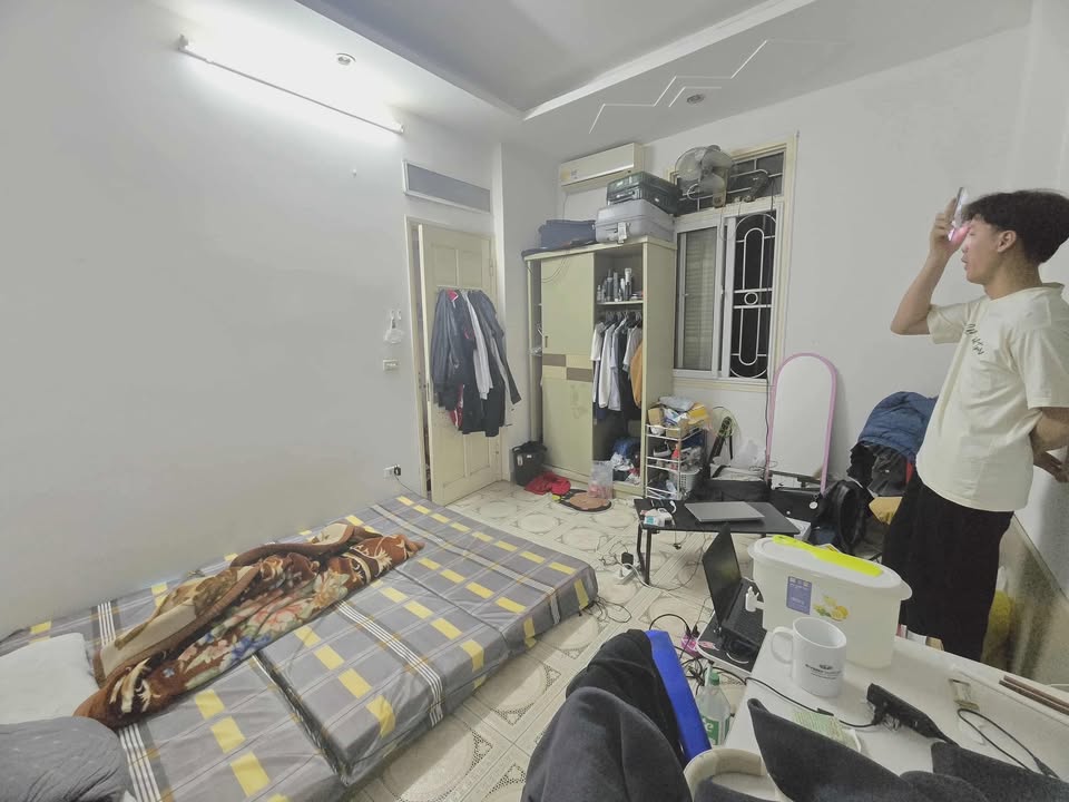 Phòng trọ cho thuê tại ngõ 152 Nguyễn Đình Hoàn, 27m² giá 2.7 triệu - Không chung chủ, an ninh tốt!