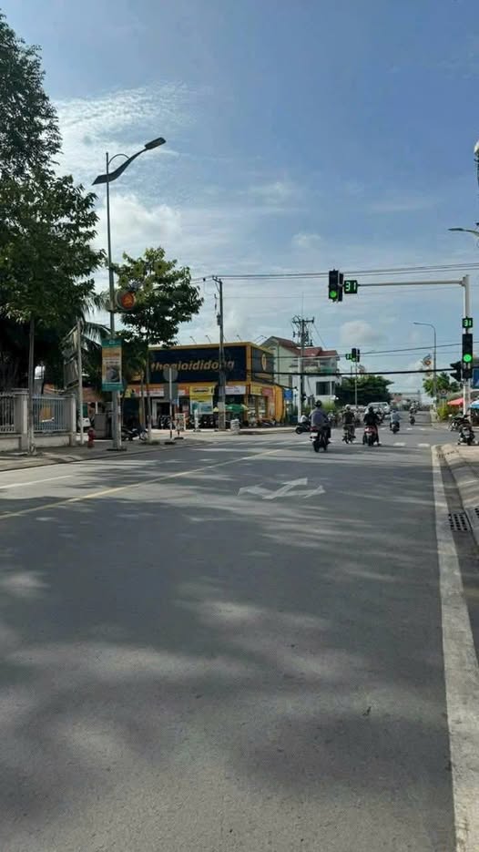 Nhà mặt tiền đường Trưng Nữ Vương, Vĩnh Long 89m² giá 11 tỷ - Sẵn sàng vào ở ngay!