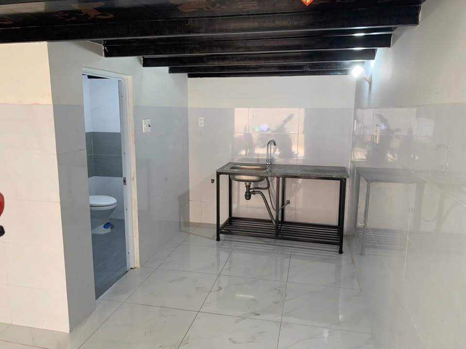 Phòng trọ mặt tiền Tiểu La 30m² giá 4 triệu - Lý tưởng cho spa và gội đầu!