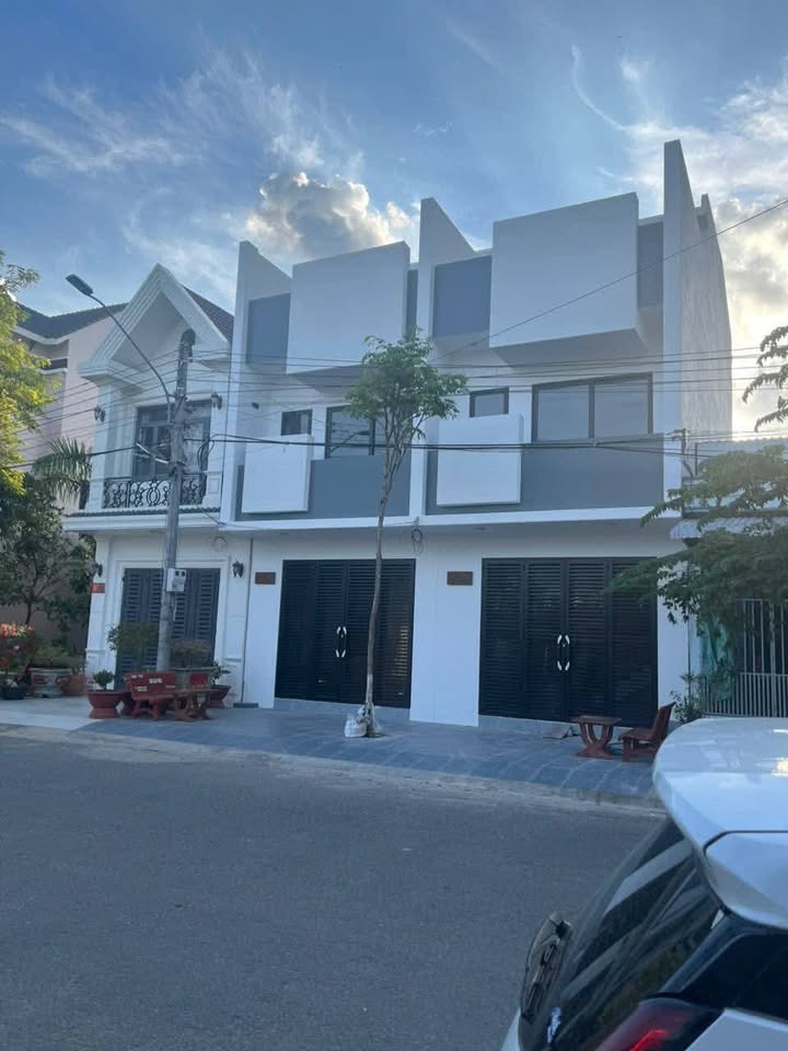 Nhà 3 Tầng Mặt Tiền Chợ Chính Tân Ngãi, Vĩnh Long - Giá 3.5 Tỷ, Sẵn Sàng Nhận Nhà!