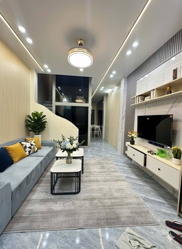 Nhà Ngọc Thụy 45m² giá 9 tỷ - Thang máy hiện đại, nội thất đẹp!