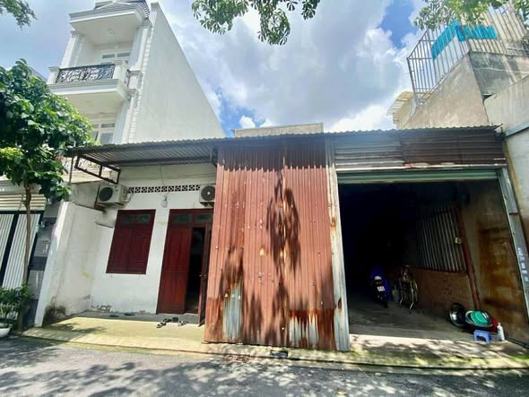 Nhà xưởng + Căn nhà 1 trệt 1 lửng 155m² tại Tân Chánh Hiệp, Quận 12 - Sổ hồng riêng, giá 6.8 tỷ!