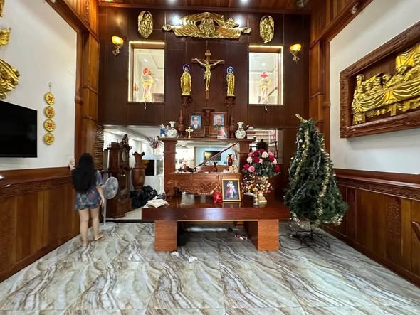 Nhà đẹp Hố Nai Mới 252m² giá 5.5 tỷ - Full nội thất gỗ sang trọng!