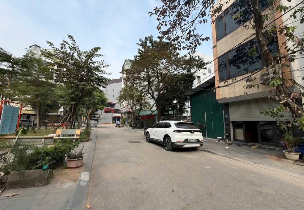 Nhà phố Cổ Linh 40m² giá 15.8 tỷ - Gần Aeon Mall, ô tô tránh