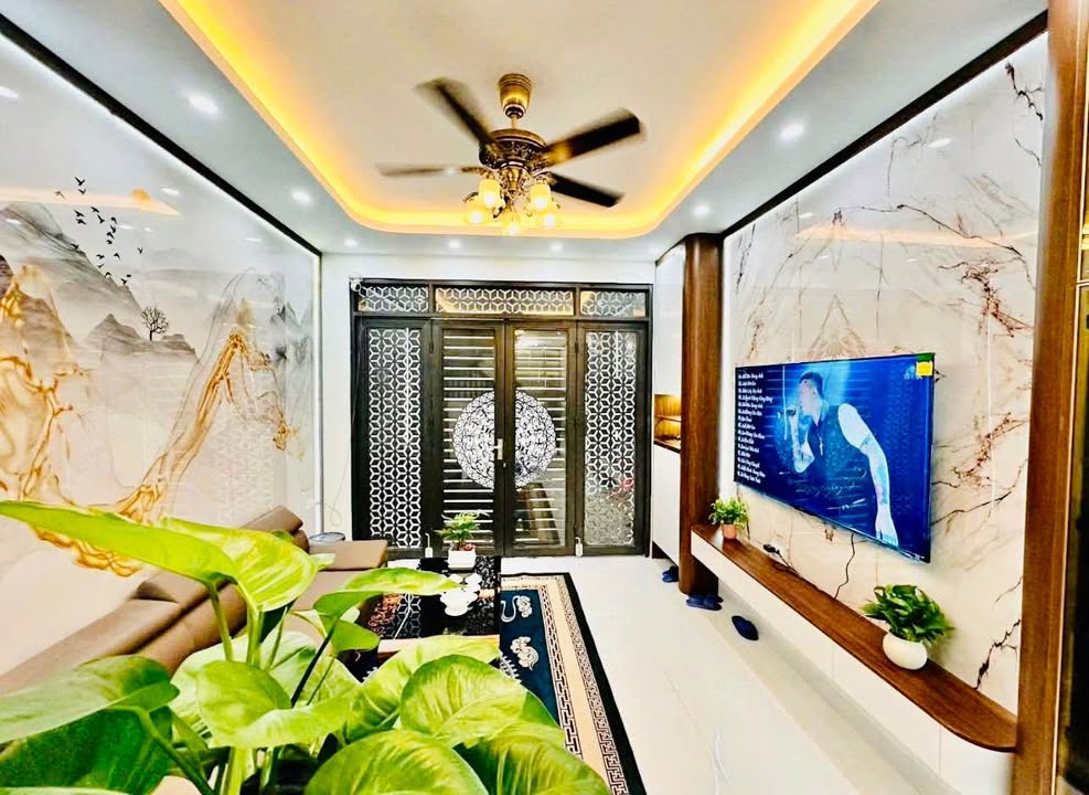 Nhà riêng Thạch Bàn 40m² giá 6 tỷ - Tiện ích bạt ngàn, an sinh đỉnh!