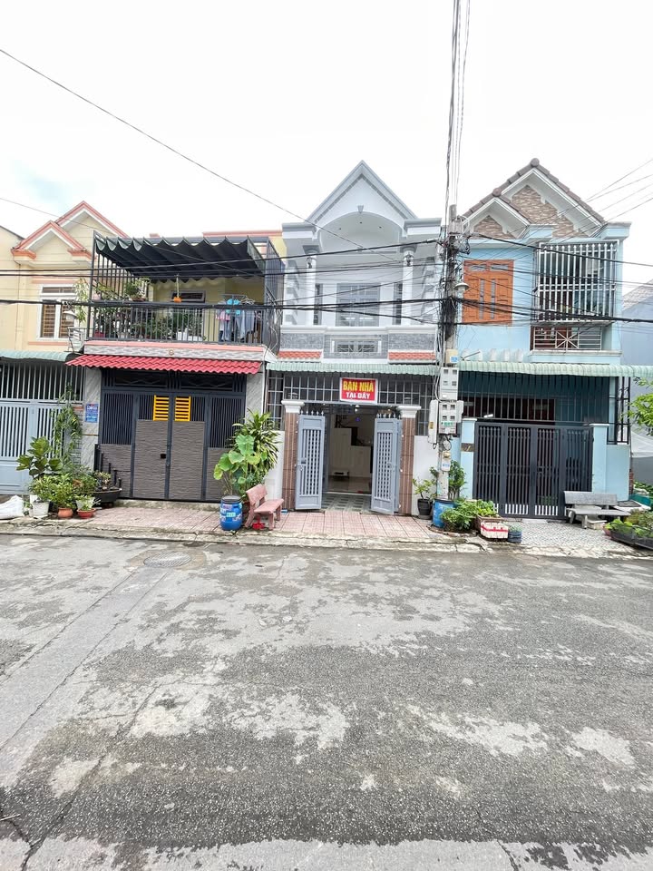 Nhà phố 1 trệt 1 lầu tại Dĩ An 60m² giá 3.85 tỷ - Sổ đỏ chính chủ