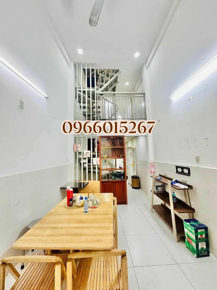 Nhà đẹp Bạch Mai 28m² giá 4.2 tỷ - An ninh tốt, sẵn sàng giao dịch!