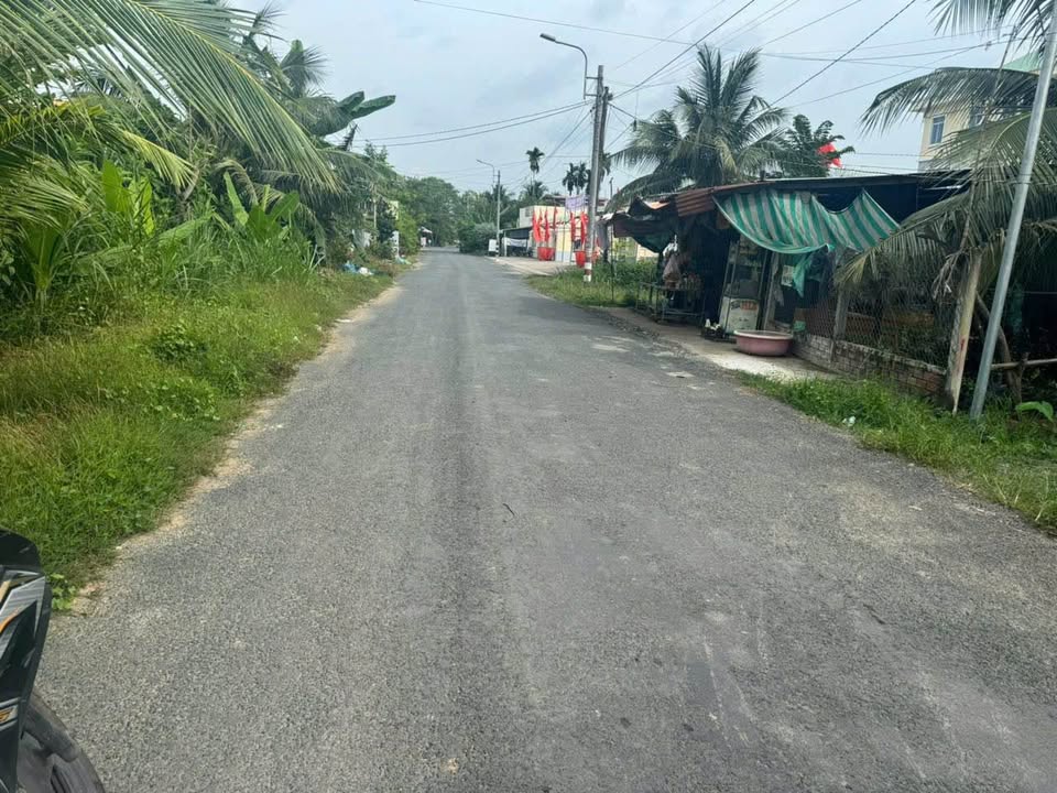 Đất thổ cư mặt tiền đường nhựa phường Phú Tân, Bến Tre 300m² giá 1.2 tỷ - Cơ hội đầu tư tuyệt vời!