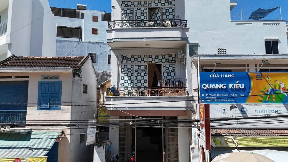 Nhà mặt tiền đường Nguyễn Bỉnh Khiêm, Nha Trang 61.6m² giá 11 tỷ - Kinh doanh thuận lợi!