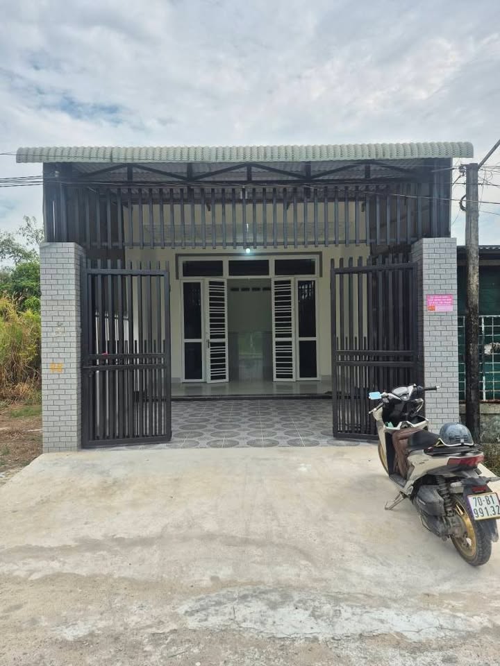 Nhà phố Long Hoa Hòa Thành 145m² giá 1.2 tỷ - Sẵn sàng dọn vào ở ngay!