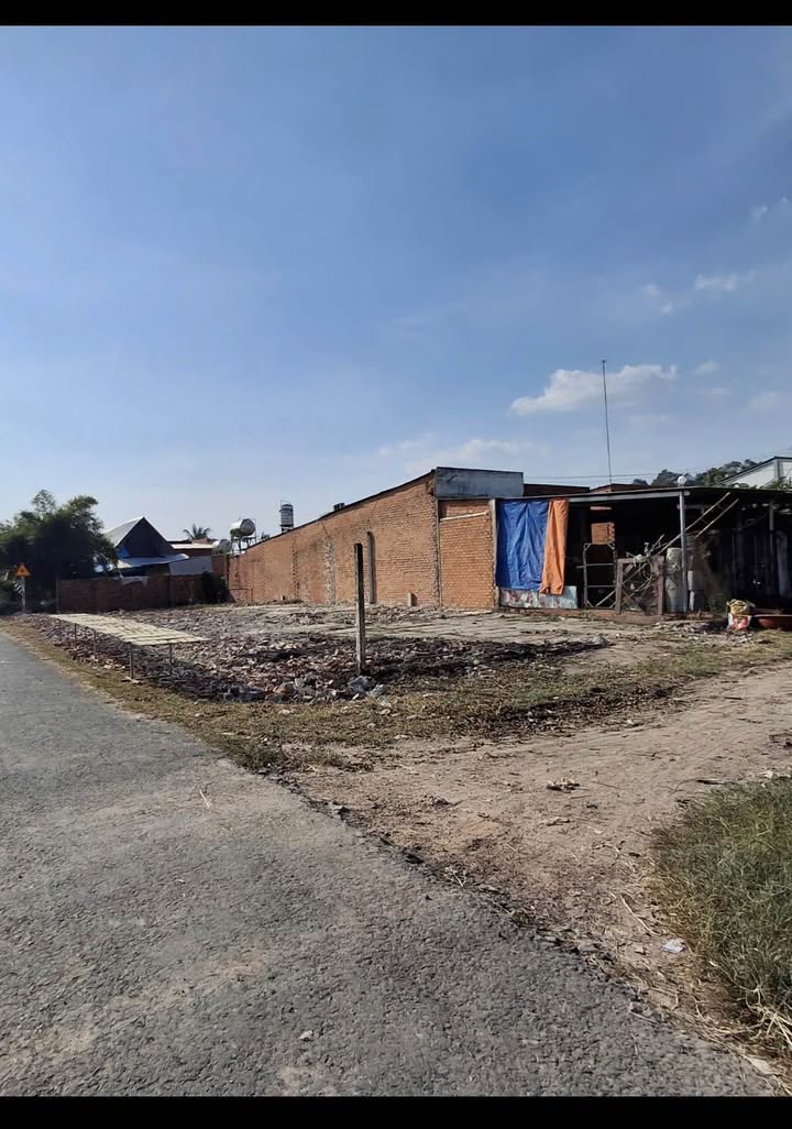 Đất mặt tiền hẻm Trần Phú, Tây Ninh 180m² giá 979 triệu - Khu dân cư đông đúc!