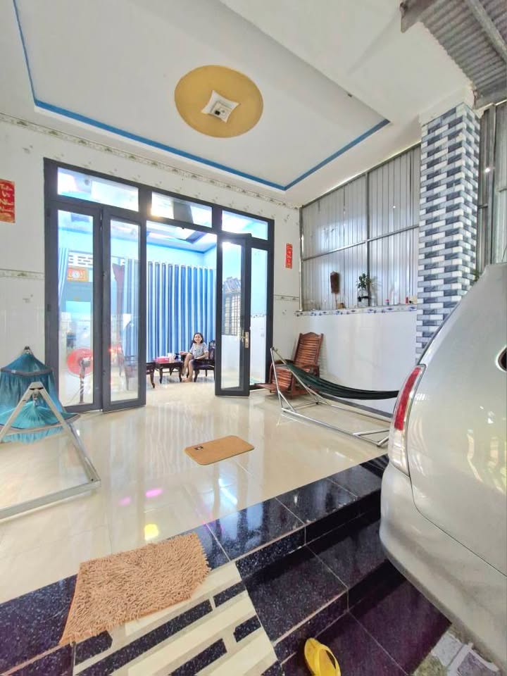 Nhà Phường Long Hoa Hòa Thành Tây Ninh 90m² giá 1.1 tỷ - Nhà kiên cố, sân ô tô rộng rãi!